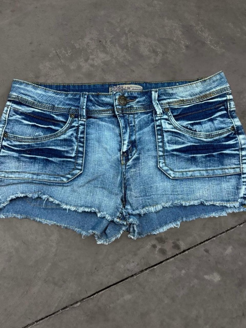 2000s wallflower booty jean shorts